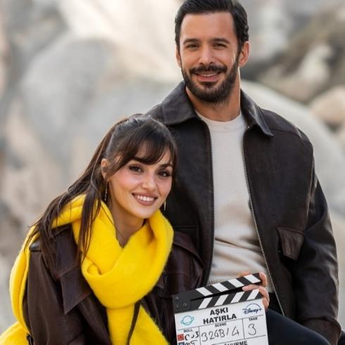 Hande Erçel ve Barış Arduç “Aşkı Hatırla” İçin Bir Araya Geldi