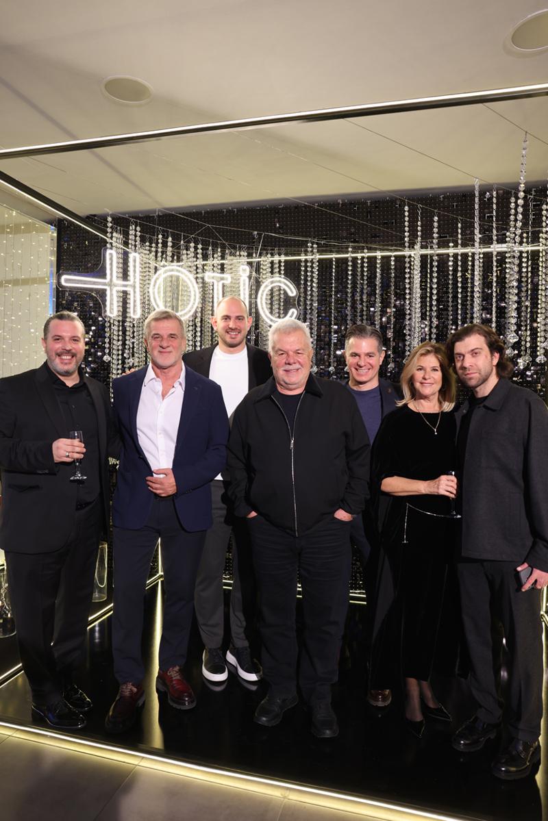 Hotiç Ailesinin Yeni Yıl Daveti