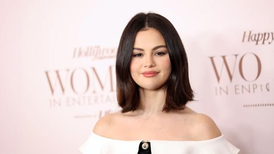 Selena Gomez'in 5 Dakikalık Günlük Makyaj Sırları