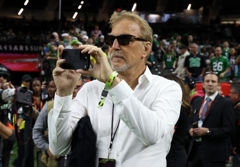 2025 Super Bowl'da Ünlü Geçidi