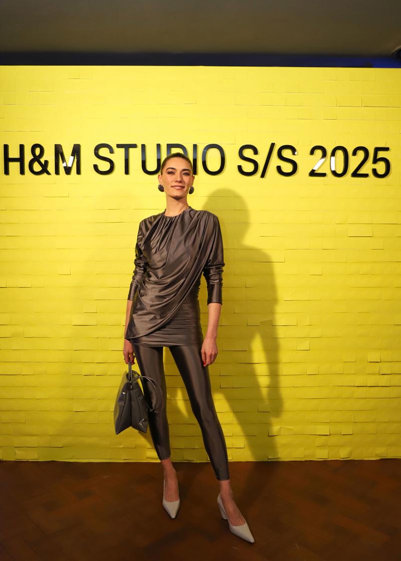 H&M Studio SS25 ile 80'ler Yeniden Hayat Buluyor