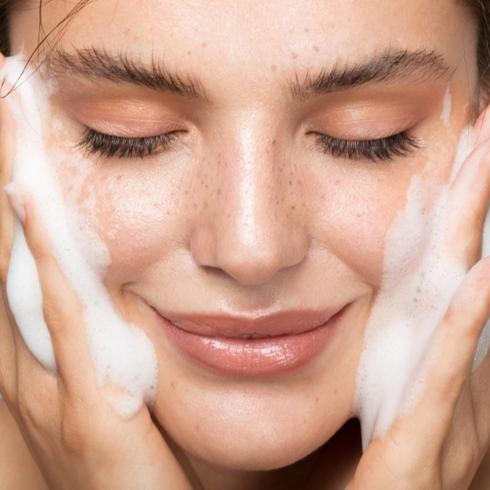 Cilt Temizliğinde Hangi Ürünler Tercih Edilmeli?