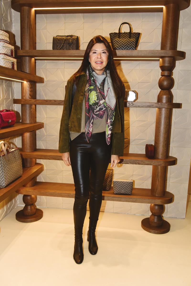 Süet Şıklığı 2025'te de Zirvede!