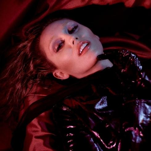 Miley Cyrus Yeni Teklisi "End Of The World"ü Yayınladı