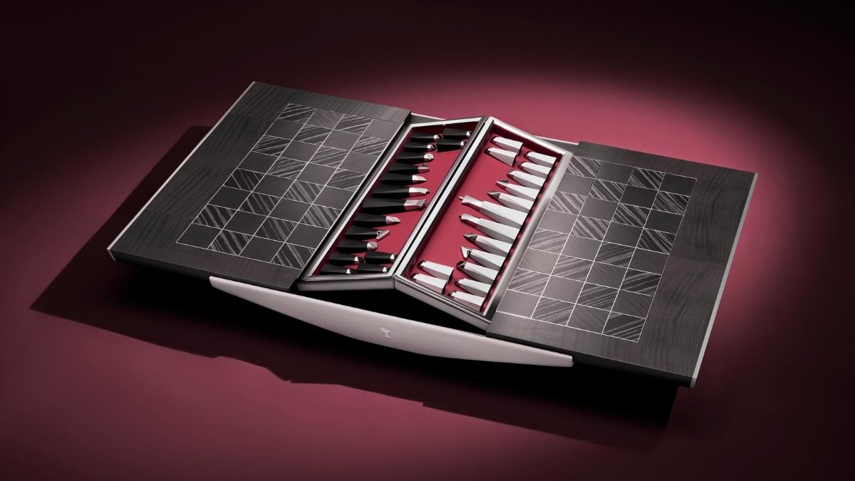 Zarif Detaylarla Yükselen Bir Klasik: Rolls-Royce Satranç Seti