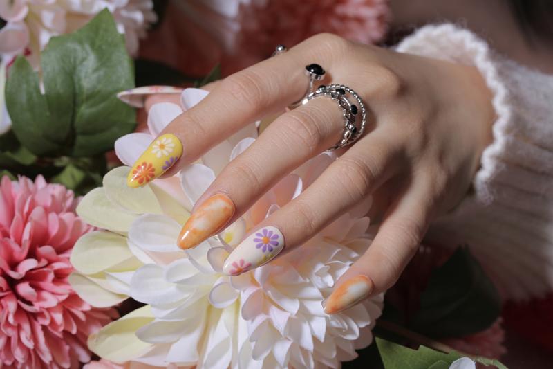 Yaza Renk Katacak Nail Art Modelleri