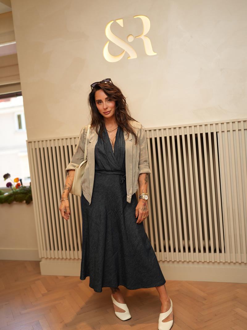 Sim and Roz'un Bebek Showroom'u Açıldı