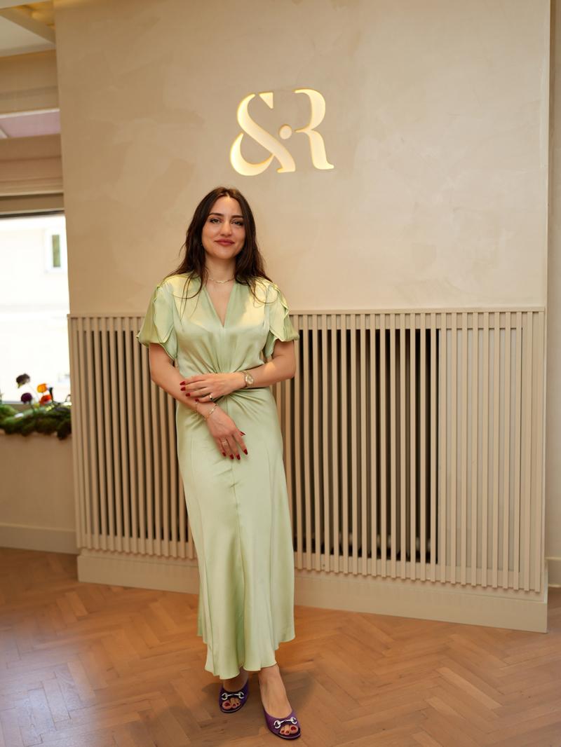 Sim and Roz'un Bebek Showroom'u Açıldı