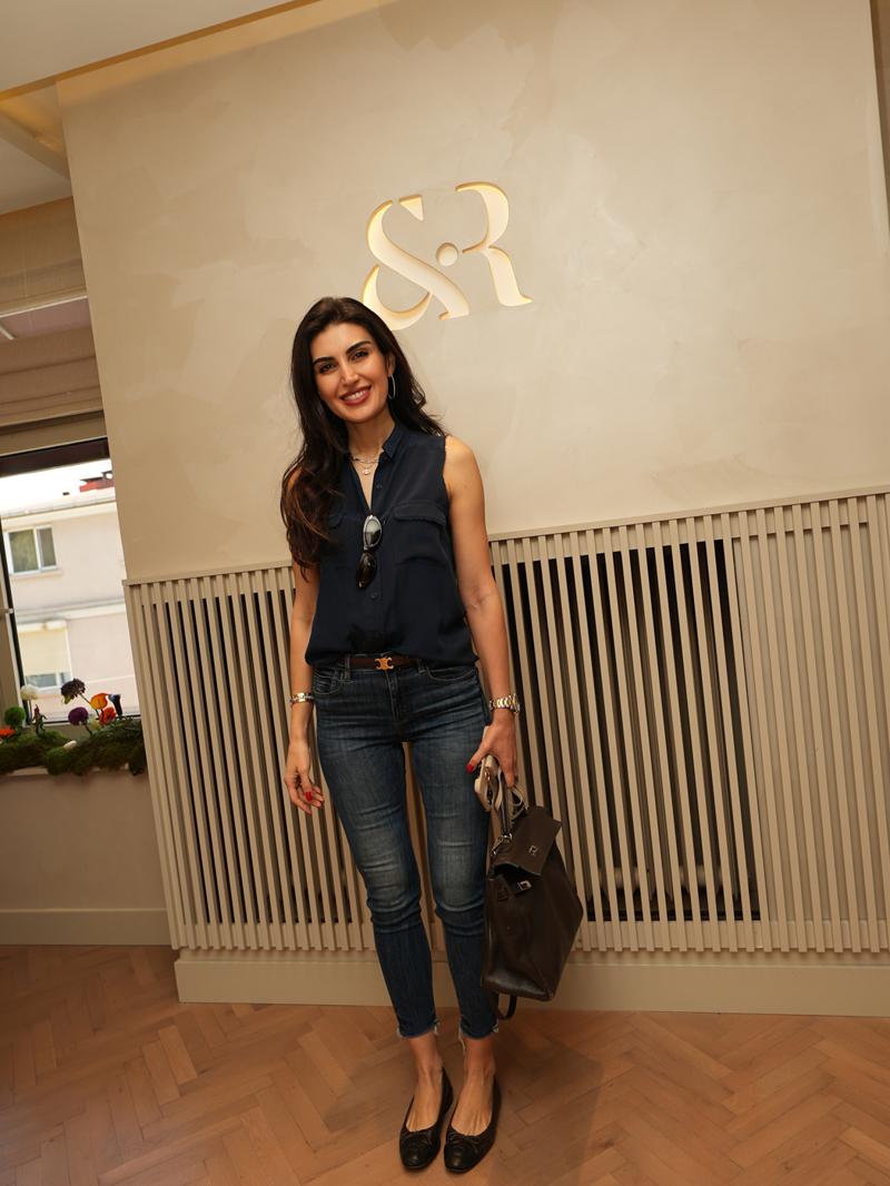 Sim and Roz'un Bebek Showroom'u Açıldı