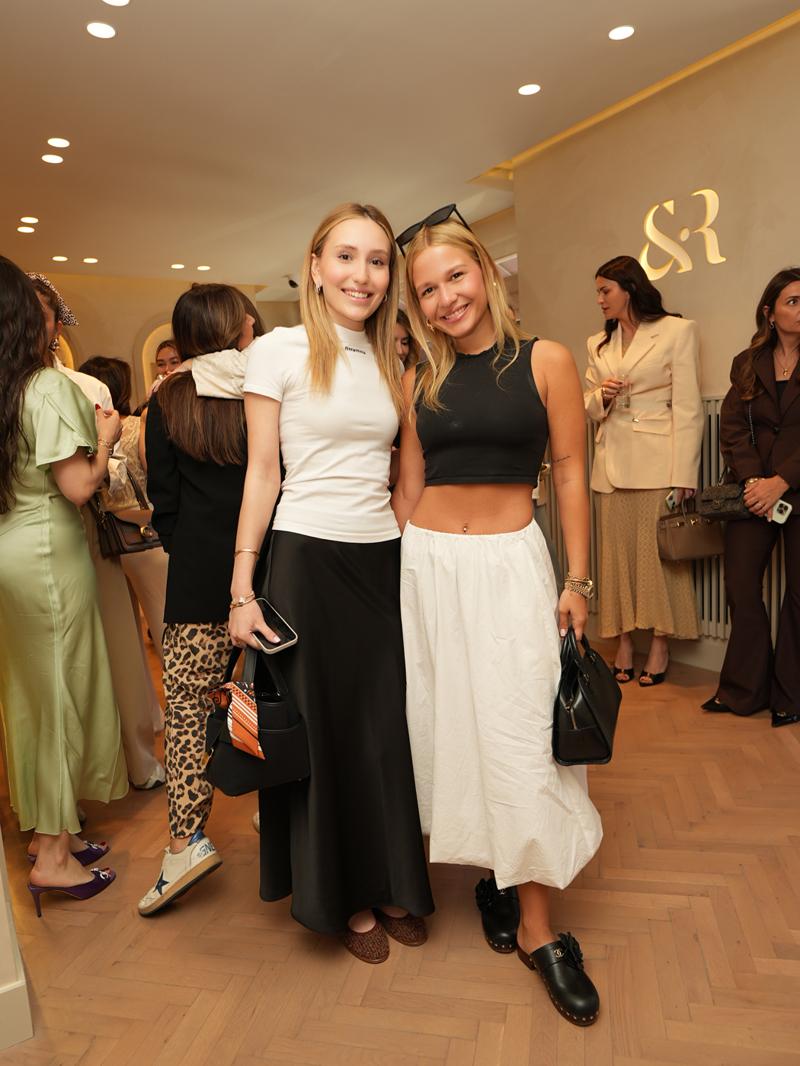 Sim and Roz'un Bebek Showroom'u Açıldı