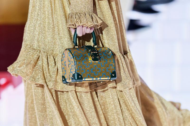 Avignon'da Tiyatral Diyalog: Louis Vuitton 2026 Cruise Defilesi