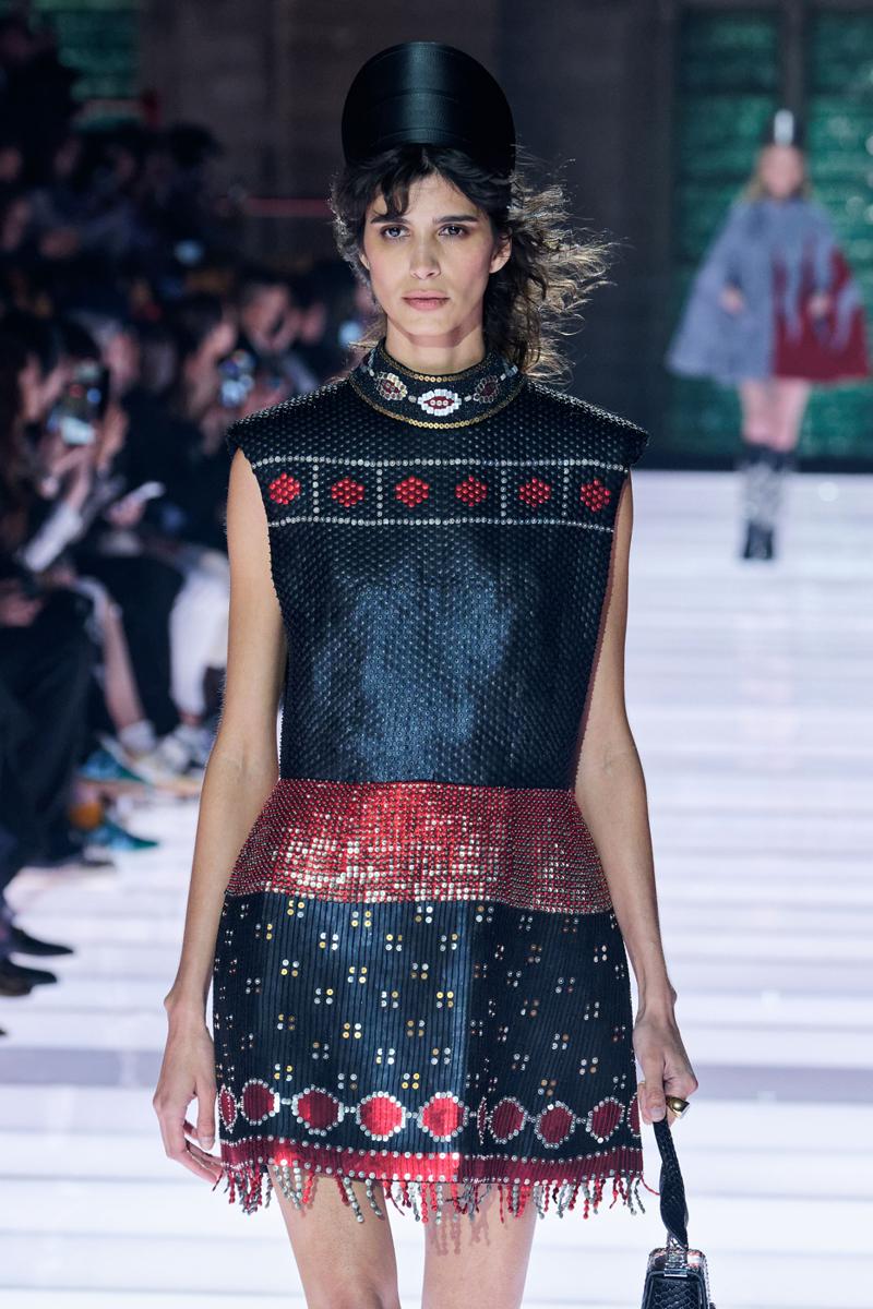 Avignon'da Tiyatral Diyalog: Louis Vuitton 2026 Cruise Defilesi