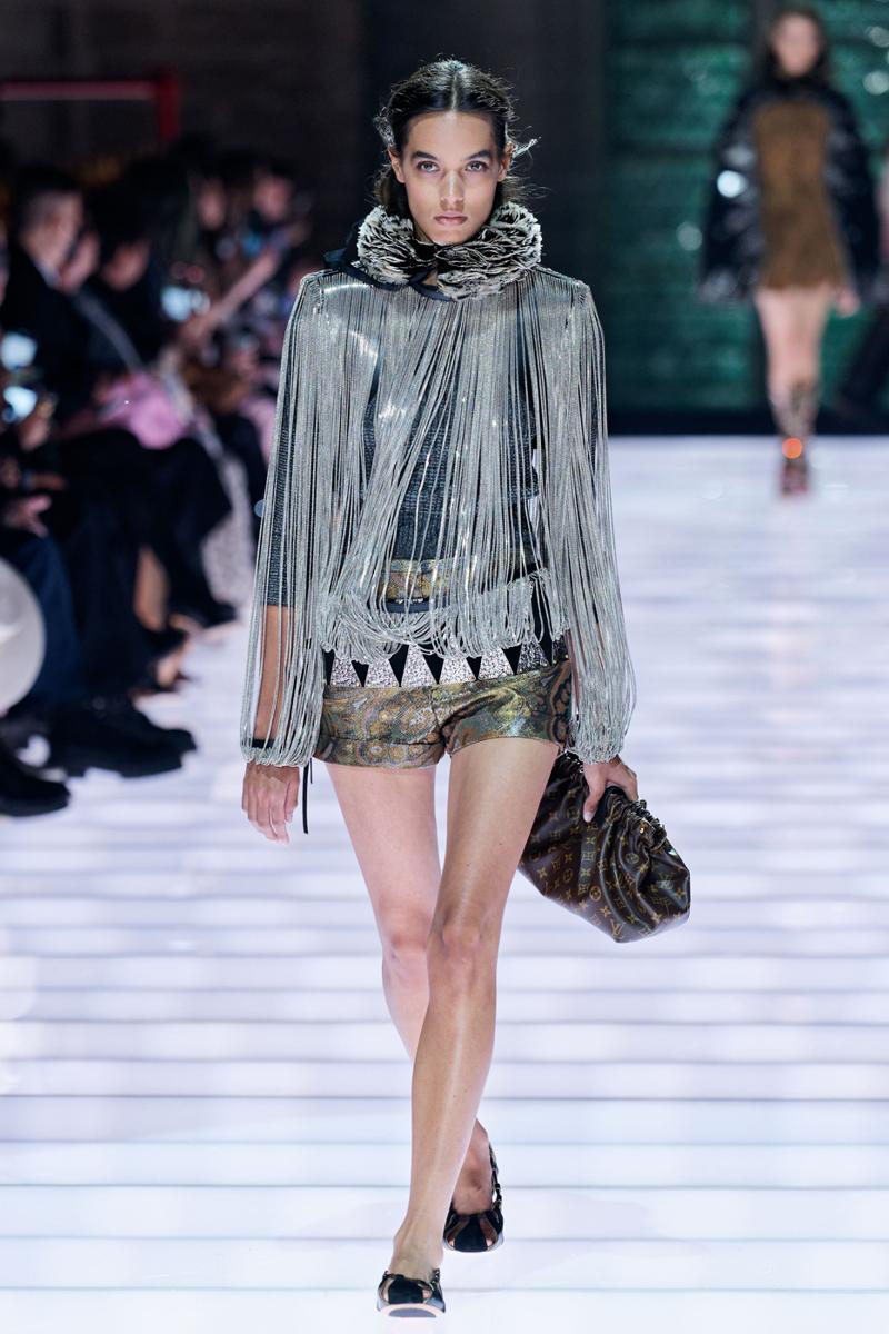 Avignon'da Tiyatral Diyalog: Louis Vuitton 2026 Cruise Defilesi