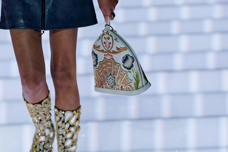 Avignon'da Tiyatral Diyalog: Louis Vuitton 2026 Cruise Defilesi