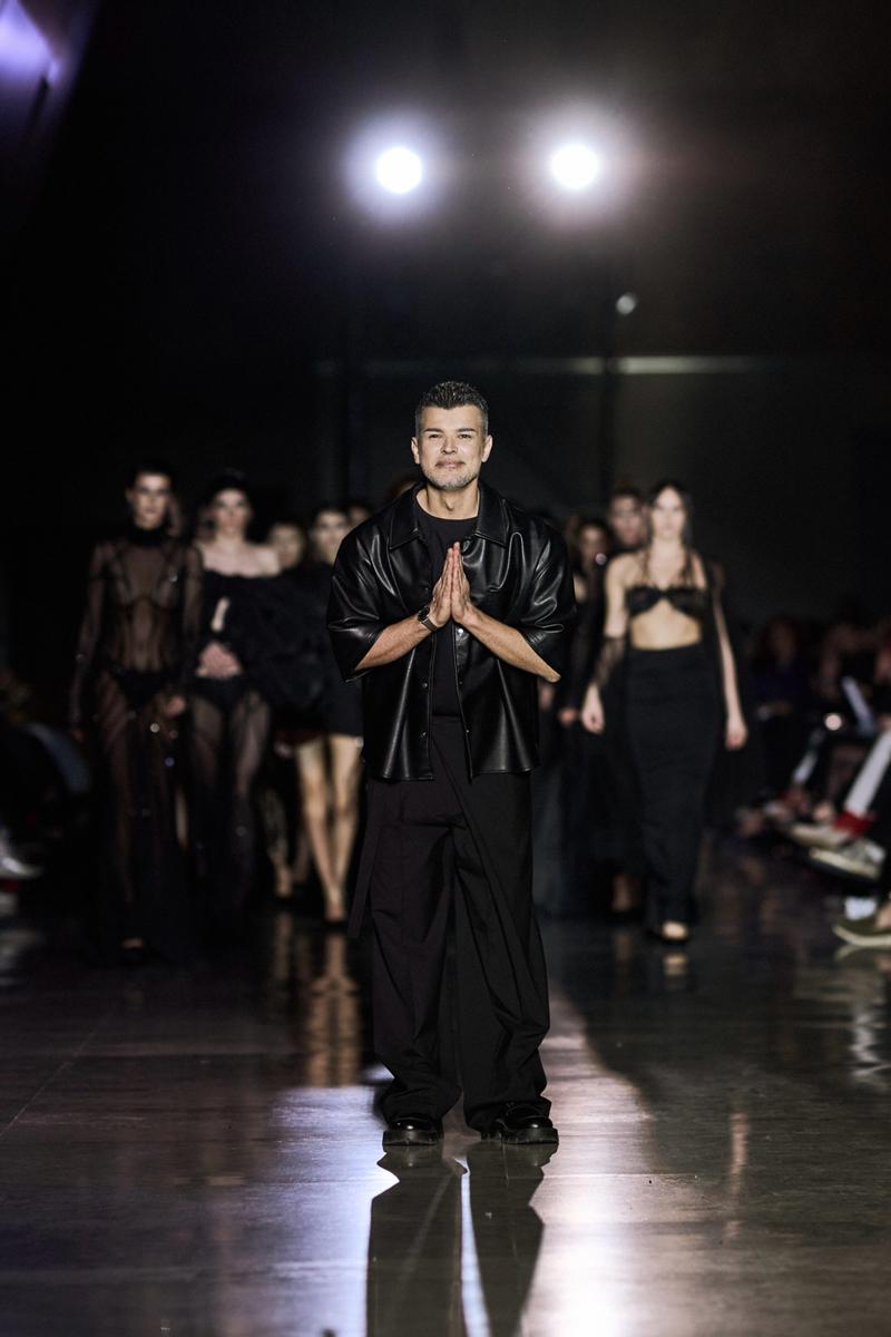 Bakü'de Etkileyici Moda Yolculuğu: “Siyah”ın Gücü