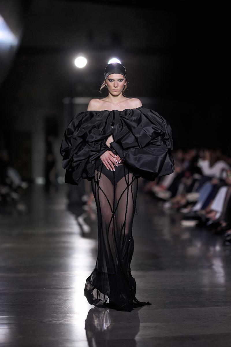 Bakü'de Etkileyici Moda Yolculuğu: “Siyah”ın Gücü