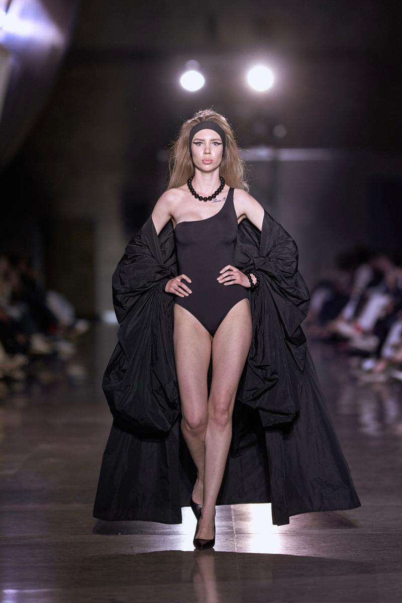 Bakü'de Etkileyici Moda Yolculuğu: “Siyah”ın Gücü