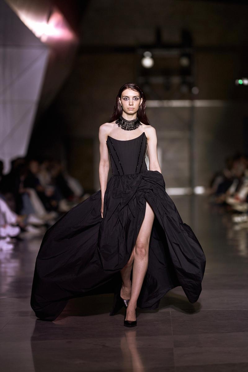 Bakü'de Etkileyici Moda Yolculuğu: “Siyah”ın Gücü