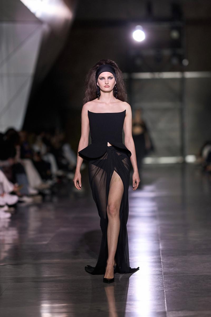 Bakü'de Etkileyici Moda Yolculuğu: “Siyah”ın Gücü