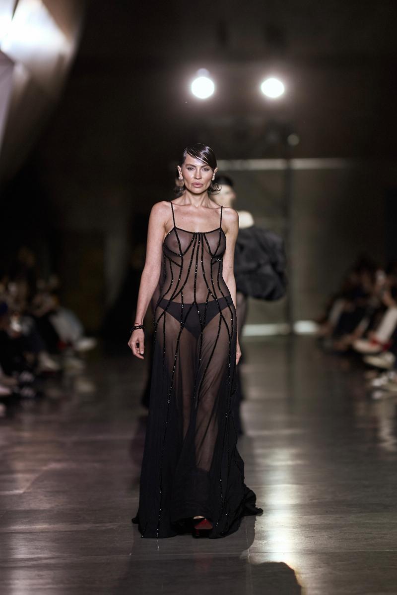 Bakü'de Etkileyici Moda Yolculuğu: “Siyah”ın Gücü