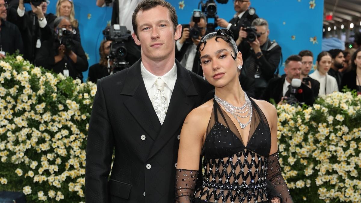 Pop Dünyasının Parlayan Yıldızından Mutlu Haber: Dua Lipa Nişanlandı