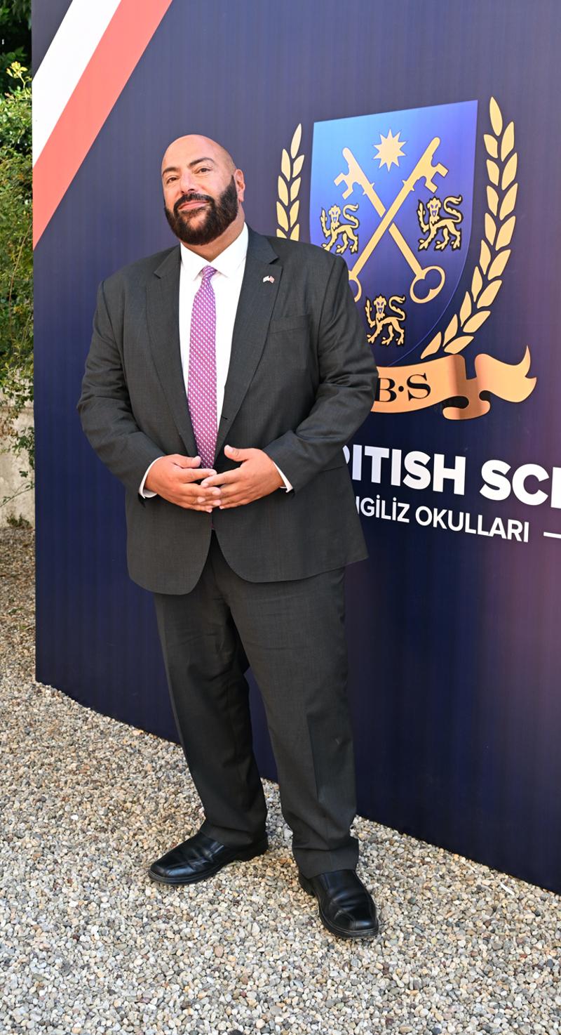 Tarabya İngiliz Okulları'nda Mezuniyet Coşkusu