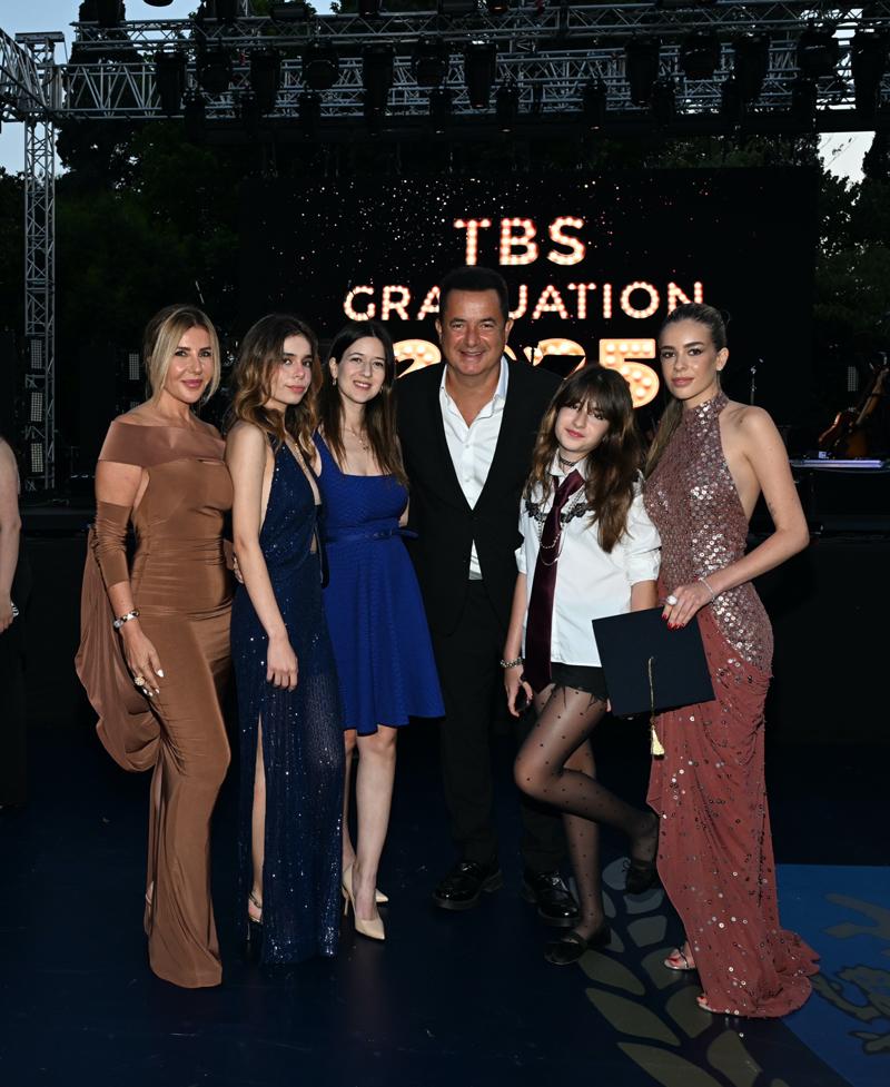 Tarabya İngiliz Okulları'nda Mezuniyet Coşkusu