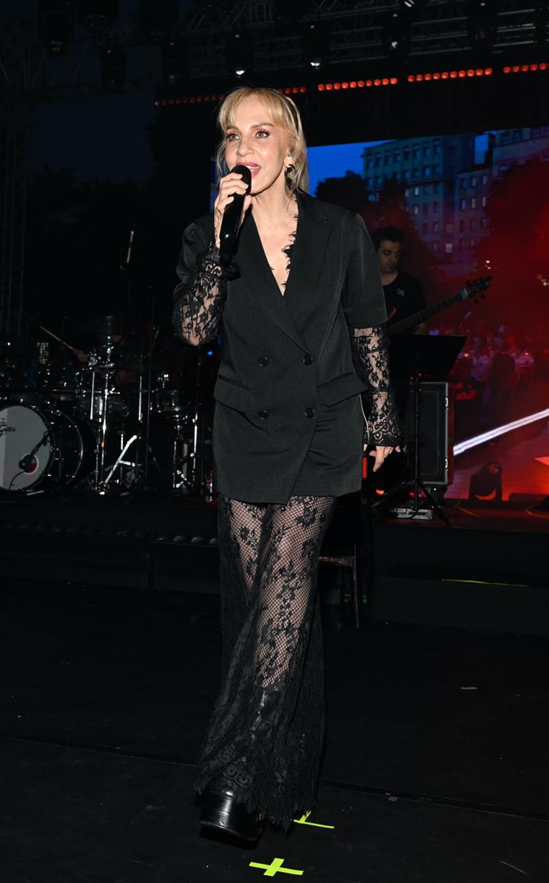 Tarabya İngiliz Okulları'nda Mezuniyet Coşkusu