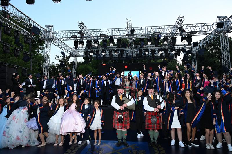 Tarabya İngiliz Okulları'nda Mezuniyet Coşkusu