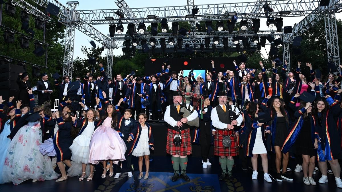 Tarabya İngiliz Okulları'nda Mezuniyet Coşkusu