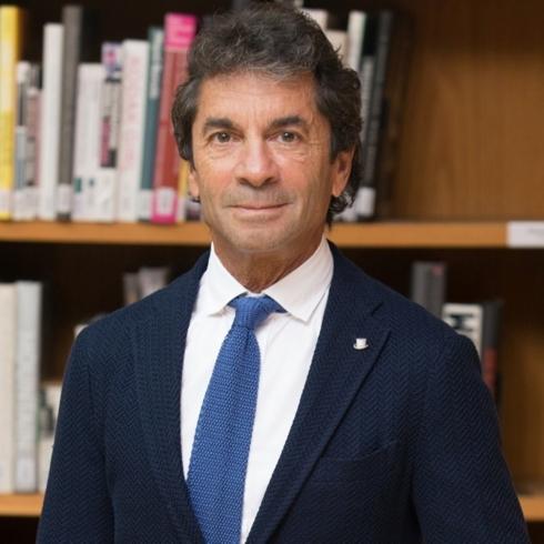 Bir Hafızanın Sayfaları Aralanıyor: Vakko'nun Hikâyesi