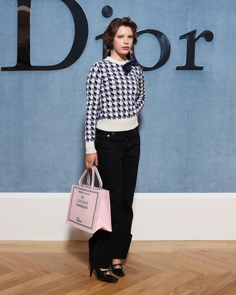 Dior Book Tote: Jonathan Anderson Yıldızını Yeniden Parlatıyor