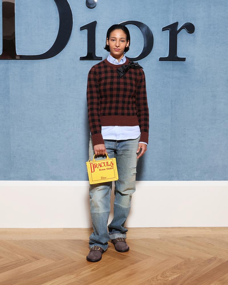 Dior Book Tote: Jonathan Anderson Yıldızını Yeniden Parlatıyor