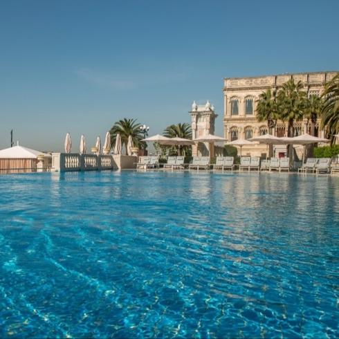 İstanbul'un En İyi Havuzları: Boğaz'dan Büyükada'ya Yaz Rotaları