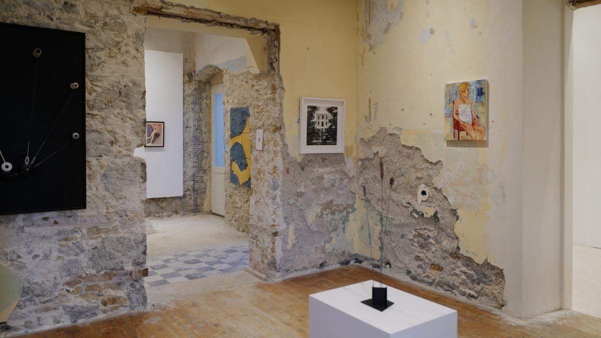 Perasma'nın Yeni Sergisi “Folding The Sea Into Dresses That Dissolve Like Salt” Leros Adasında Ziyarete Açıldı