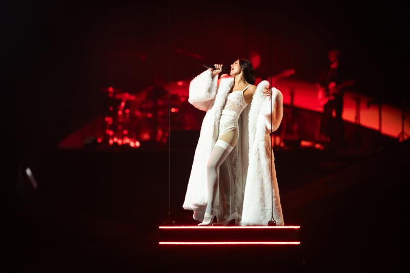 Dua Lipa'nın “Radical Optimism” Stili