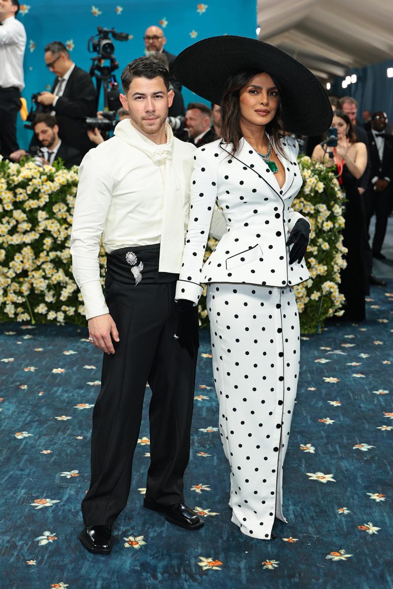 Ünlü Çiftlerin Kırmızı Halı Görünümleri