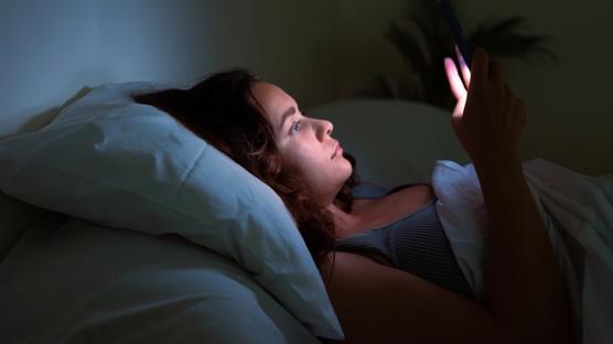 Ekran Işığı Uyku Düşmanı Mı?