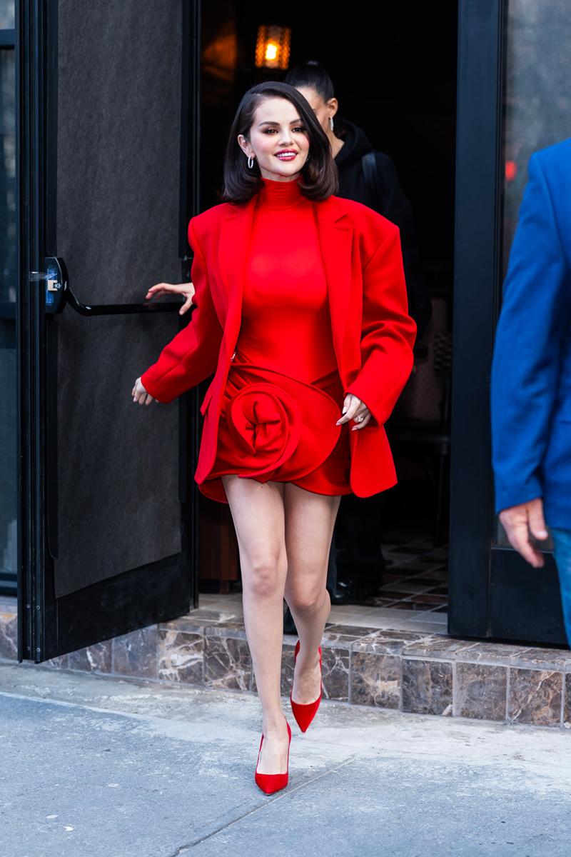 Selena Gomez'in Zamansız ve Dengeli Stil Anlayışı