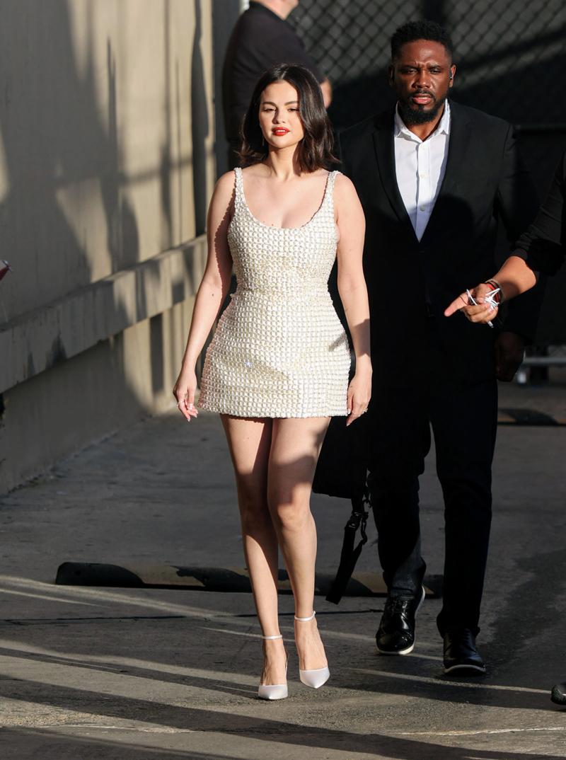 Selena Gomez'in Zamansız ve Dengeli Stil Anlayışı