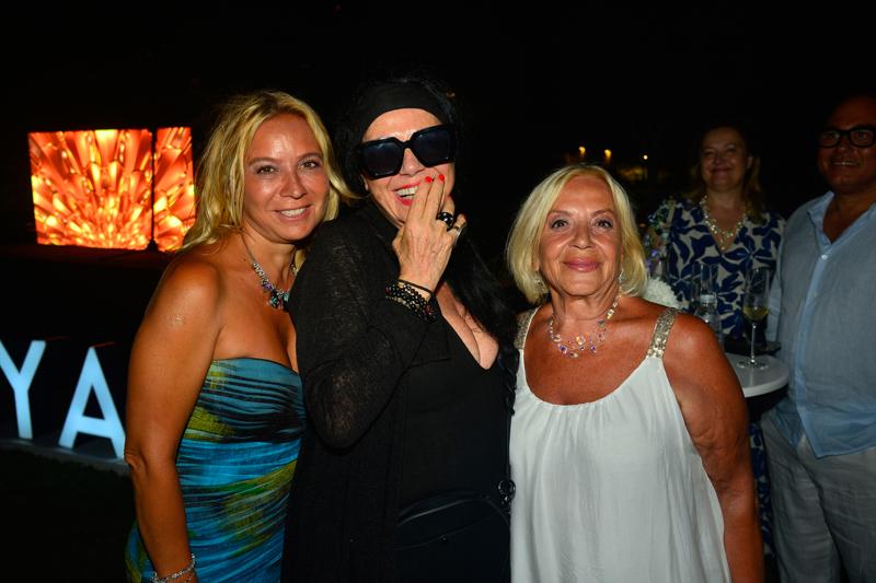 Mavi ve Beyazın Ritimle Buluştuğu Gece