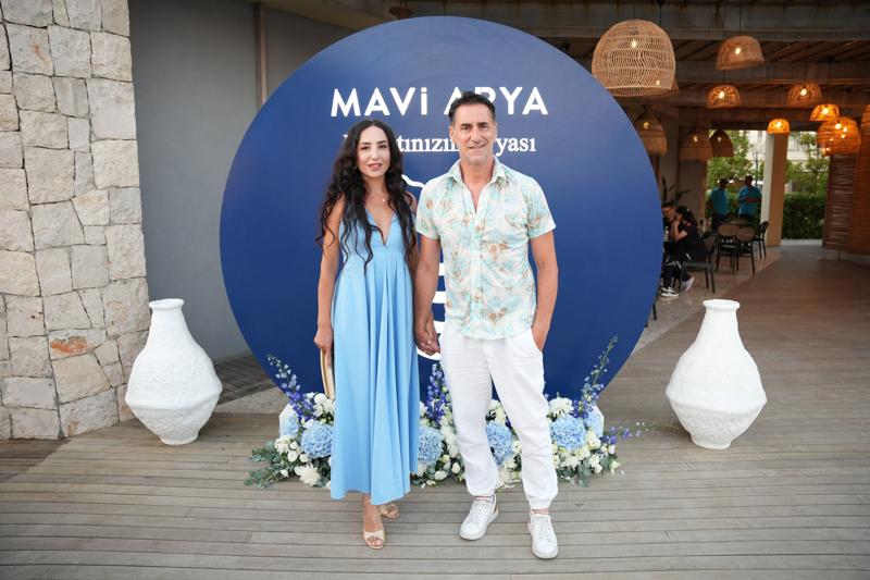 Mavi ve Beyazın Ritimle Buluştuğu Gece