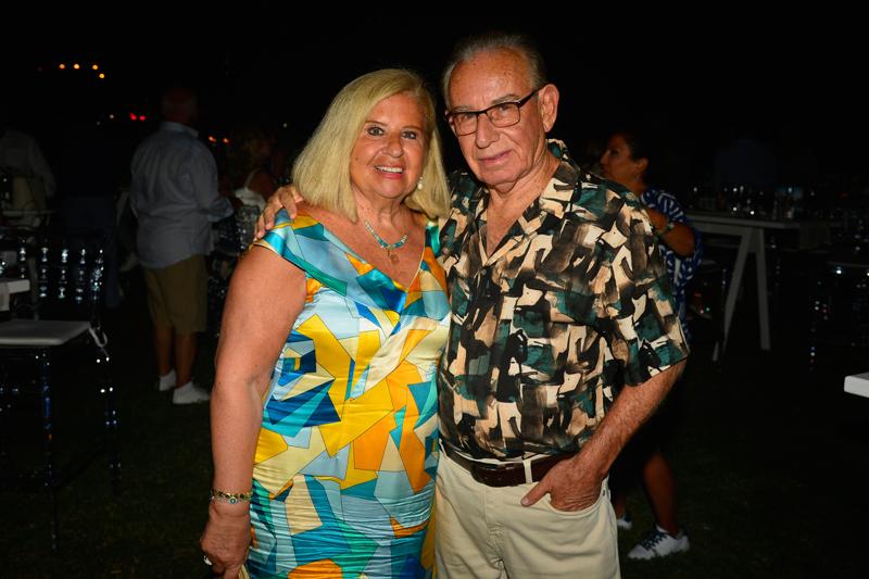 Mavi ve Beyazın Ritimle Buluştuğu Gece