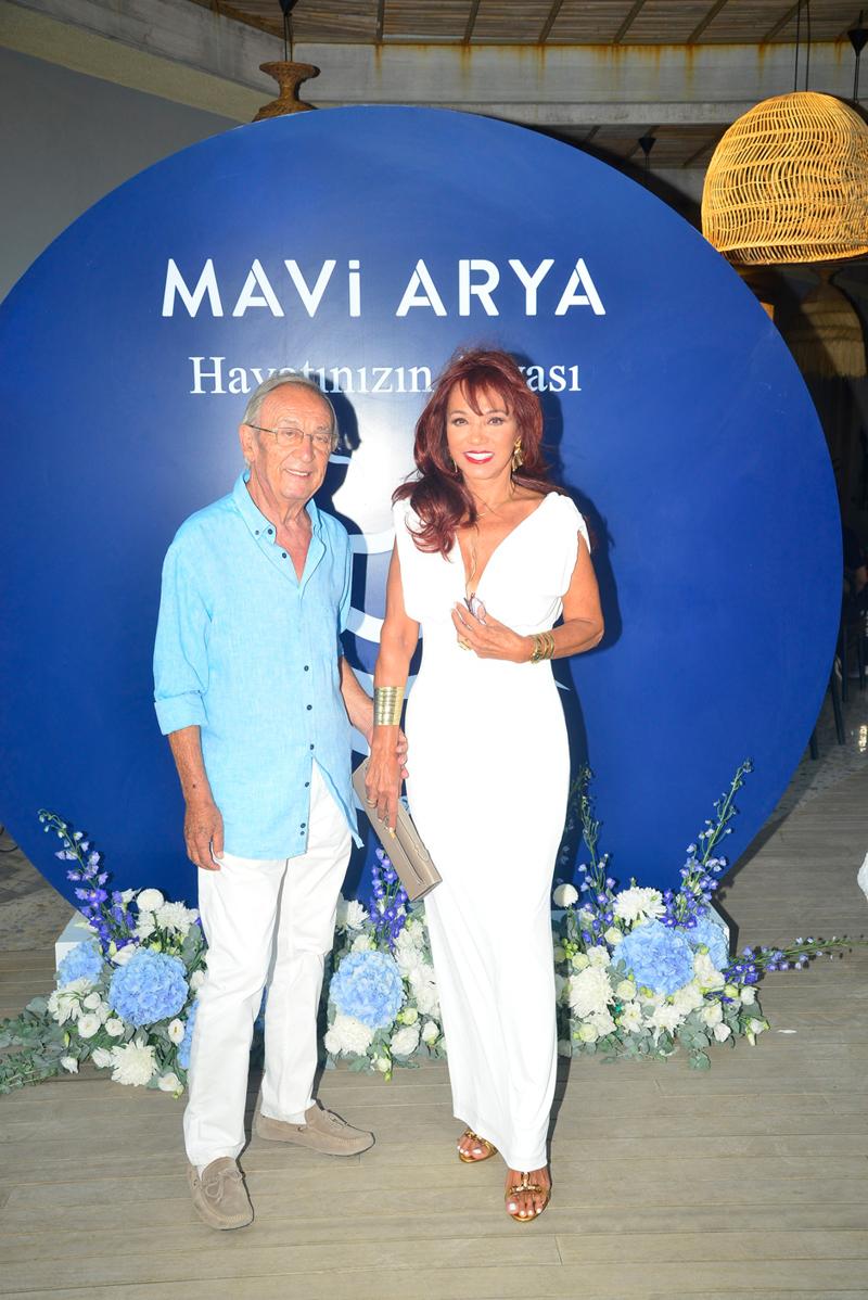 Mavi ve Beyazın Ritimle Buluştuğu Gece