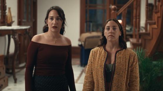 Gupse Özay'dan Yepyeni Dizi Sürprizi: “Platonik: Mavi Dolunay Otel”