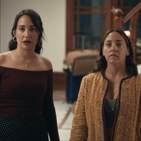 Gupse Özay'dan Yepyeni Dizi Sürprizi: “Platonik: Mavi Dolunay Otel”