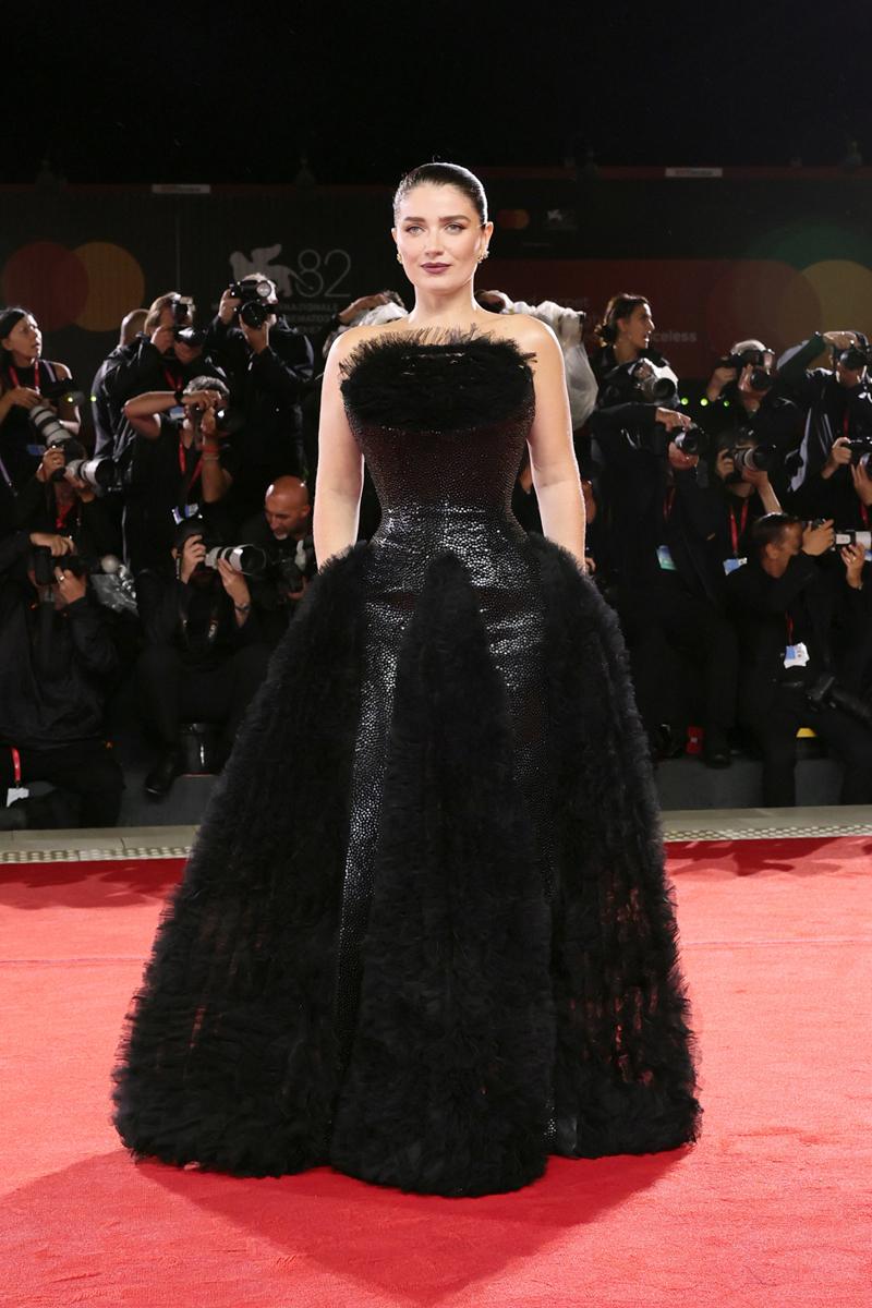 Venedik Film Festivali 2025: En İyi Kırmızı Halı Görünümleri Venedik Film Festivali 2025: En İyi Kırmızı Halı Görünümleri