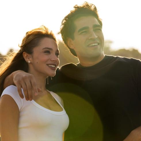 Bize Bi'şey Olmaz: Zıt Kutupların Aşk Hikâyesi