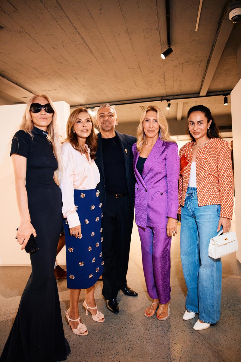 Naif Çizimler: Semra Russell'in İlk Kişisel Sergisi