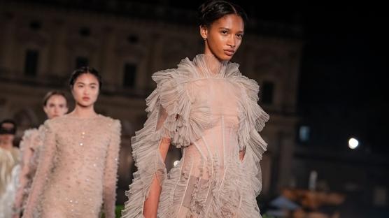 Canlı: Dior 2026 İlkbahar/Yaz